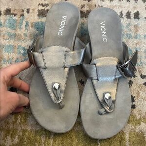 Vionic Women's Metallic Gray Sandals sz 9